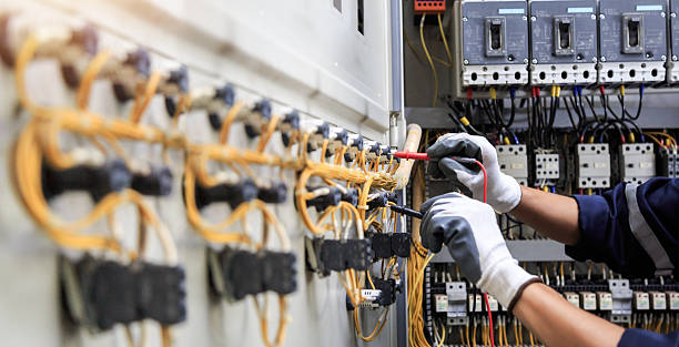 Professional Electrician technician working in Lemay, MO